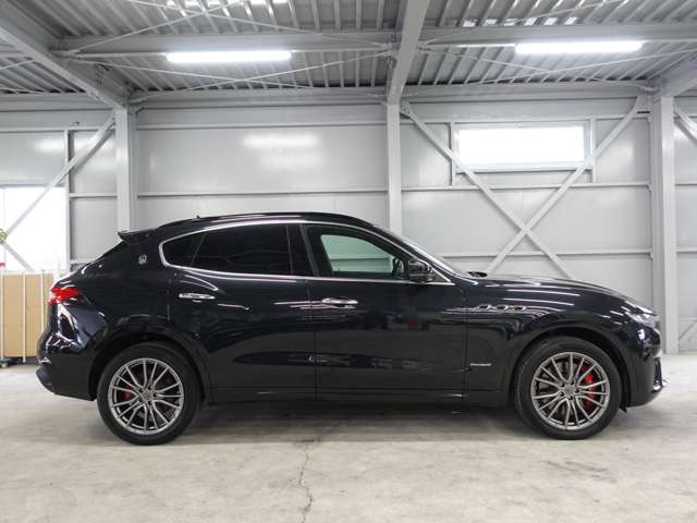 Maserati Levante 8