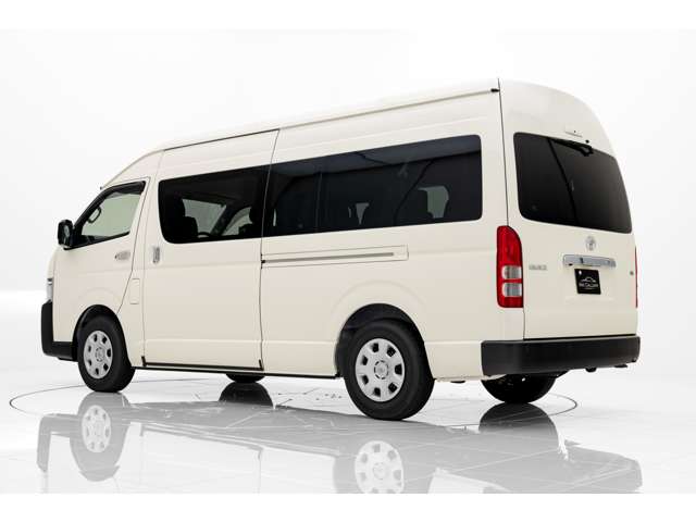Toyota Hiace Commuter 5