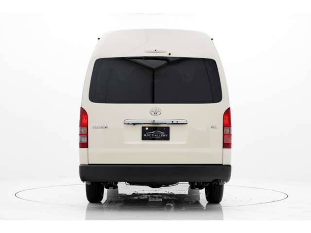 Toyota Hiace Commuter 6