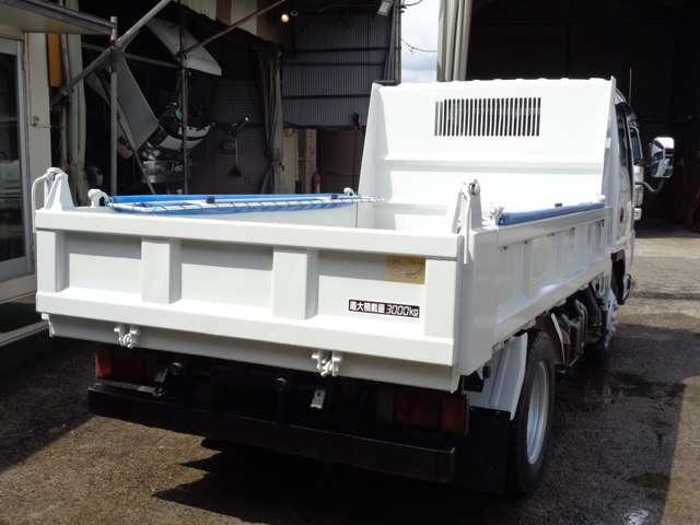Isuzu Elf 3
