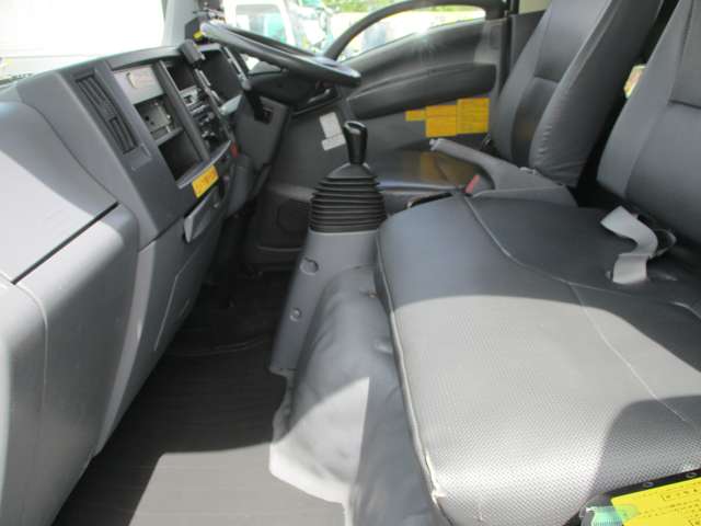 Isuzu Elf 12