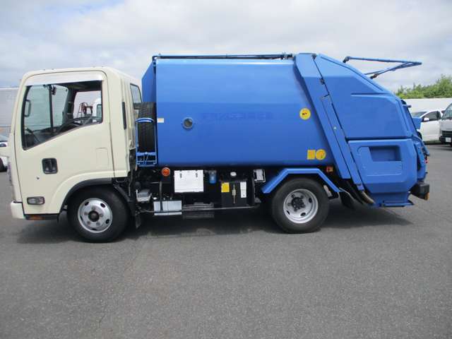Isuzu Elf 3