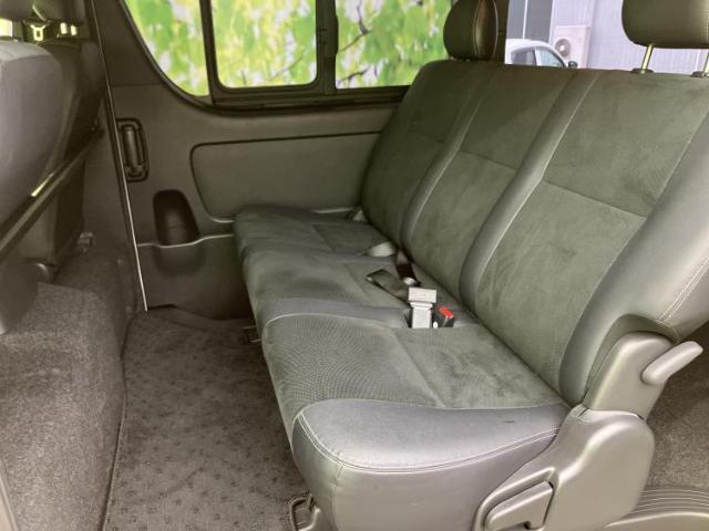 Toyota Hiace Van 8