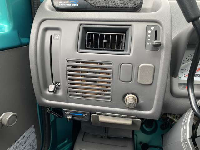 Daihatsu Midget II 11