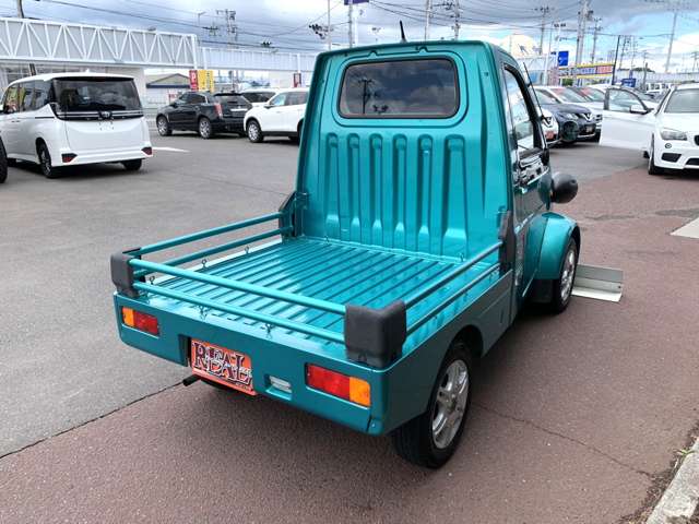 Daihatsu Midget II 9