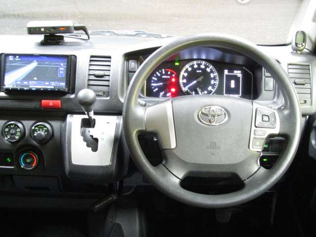 Toyota Hiace Van 5