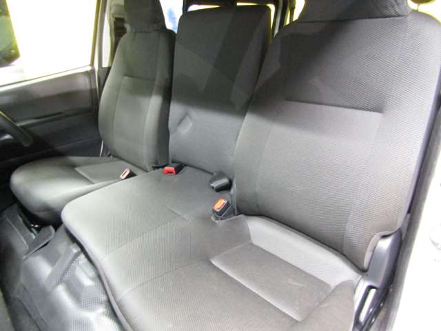 Toyota Hiace Van 7