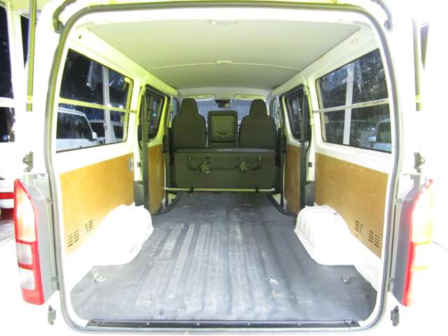 Toyota Hiace Van 10
