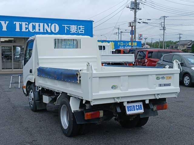 Hino Dutro 7