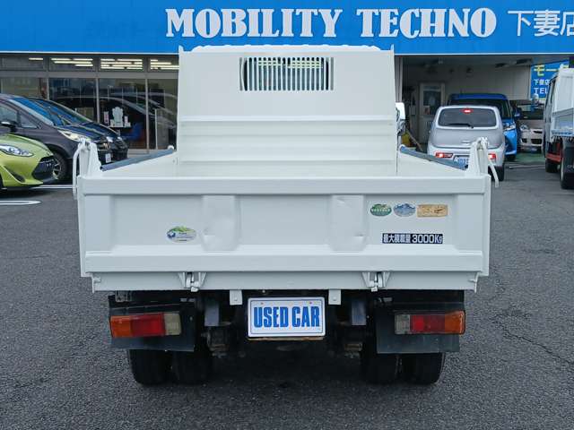 Hino Dutro 8