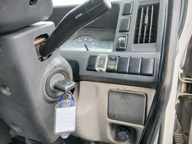 Isuzu Elf 12