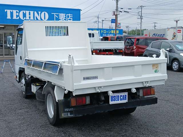 Isuzu Elf 7