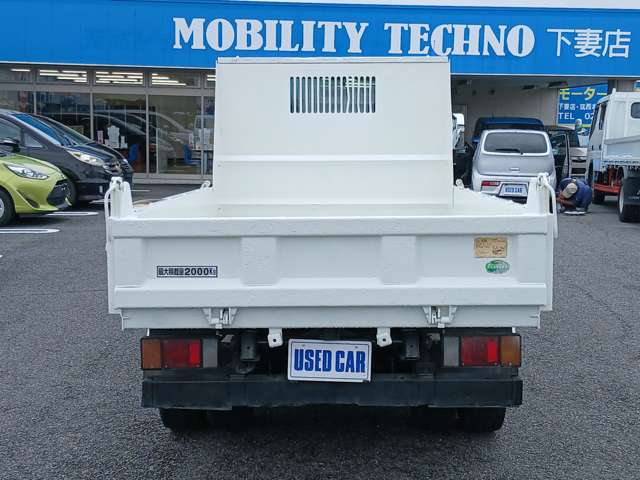 Isuzu Elf 8