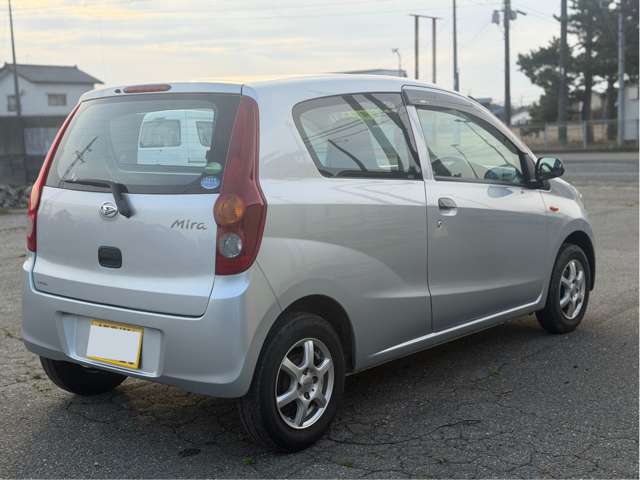 Daihatsu Mira 4