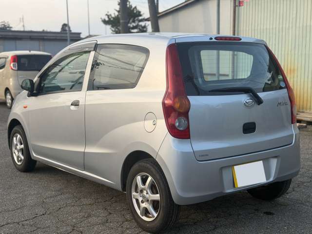 Daihatsu Mira 8