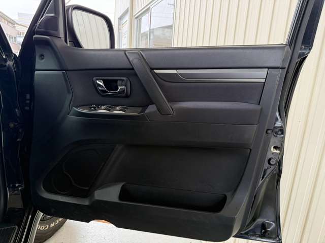 Mitsubishi Pajero 5