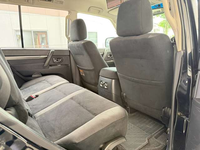 Mitsubishi Pajero 9