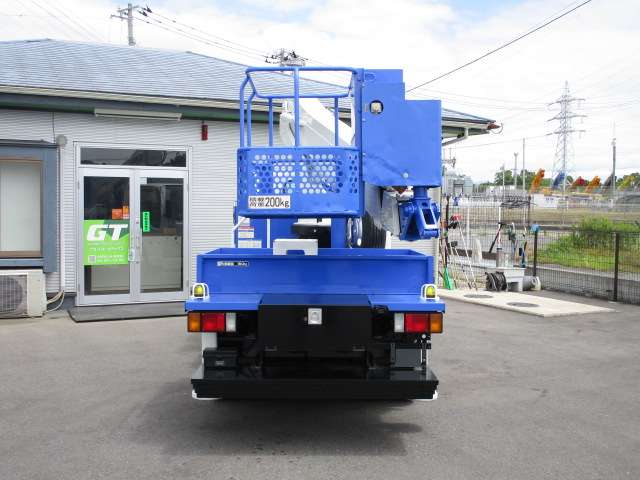 Isuzu Elf 8
