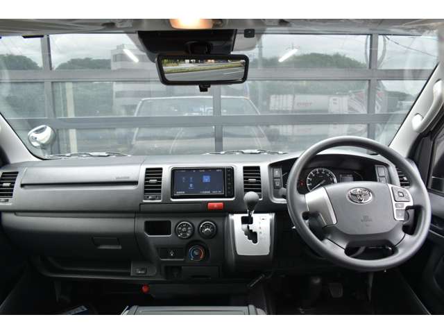 Toyota Hiace Van 6