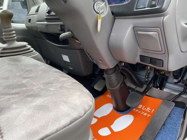 Mazda Titan Dash 12