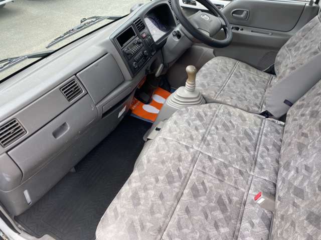 Mazda Titan Dash 4