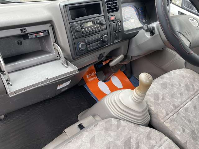 Mazda Titan Dash 10