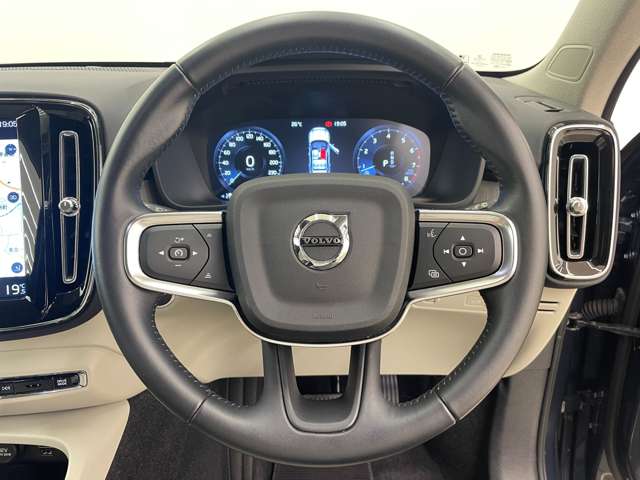 Volvo XC40 8