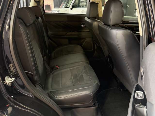 Mitsubishi Outlander PHEV 12