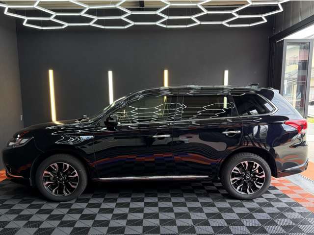 Mitsubishi Outlander PHEV 4