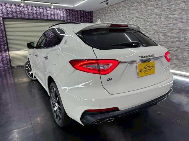 Maserati Levante 8