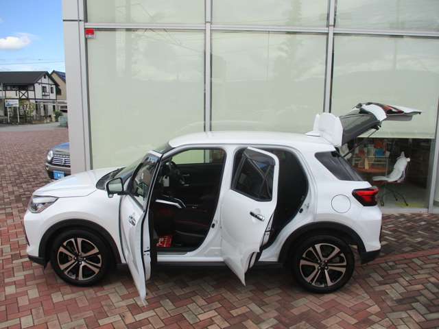 Daihatsu Rocky 6