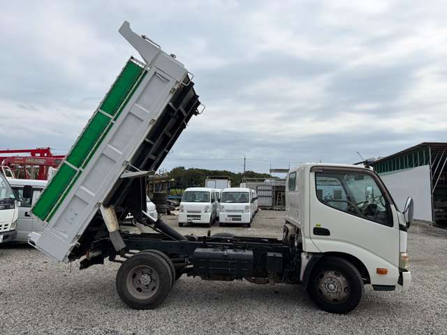 Hino Dutro 3