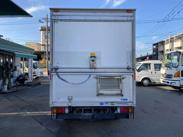 Isuzu Elf 7