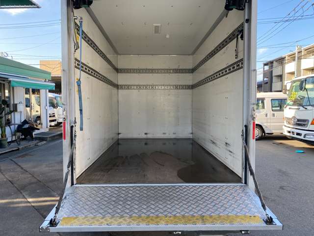 Isuzu Elf 8