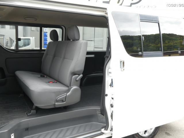 Toyota Hiace Van 6