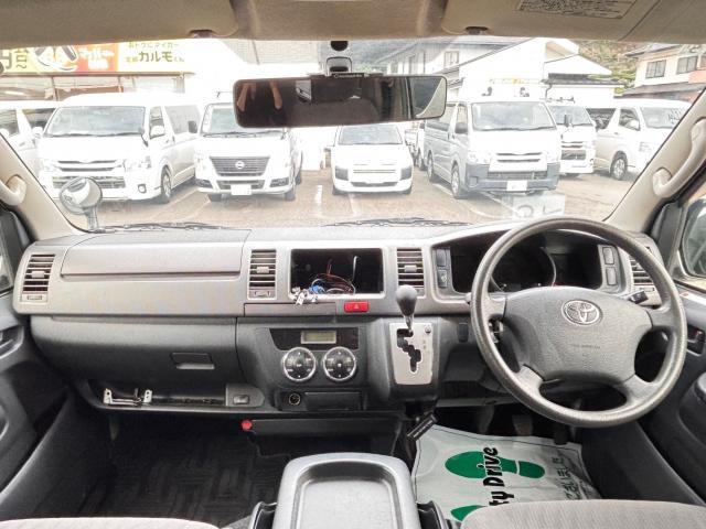 Toyota Hiace Van 8