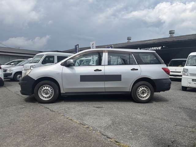 Nissan AD 5