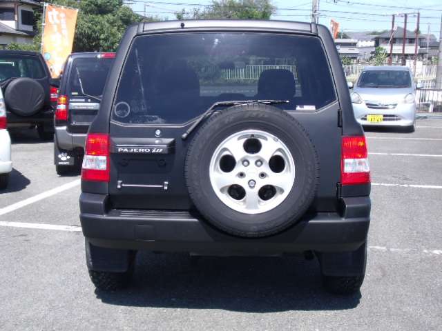 Mitsubishi Pajero iO 8