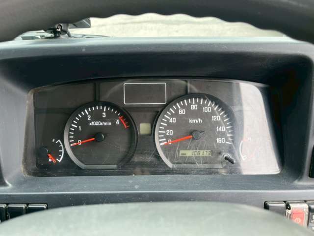 Isuzu Elf 12