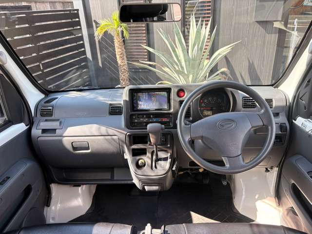 Daihatsu Hijet Deck Van 9