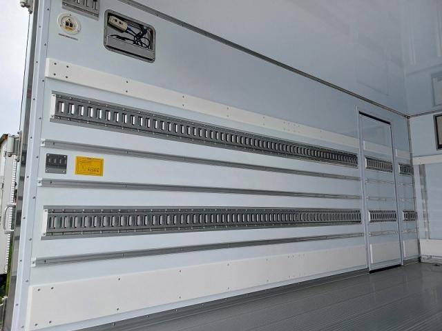Mitsubishi Fuso Canter 4