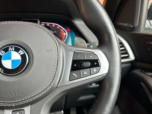 BMW X7 11