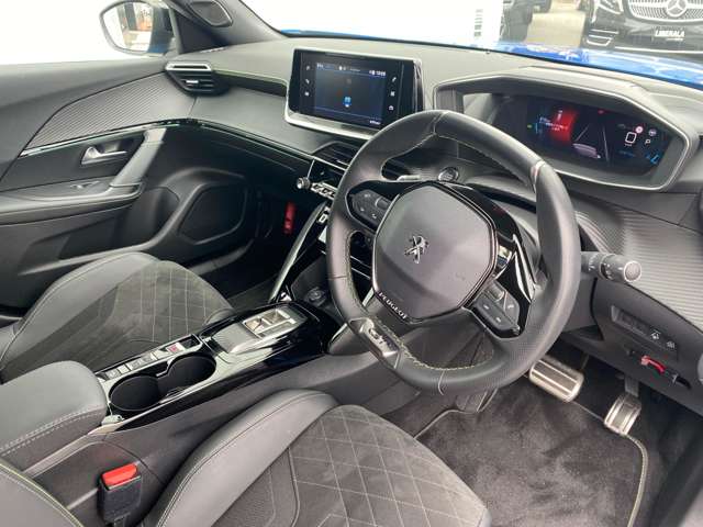Peugeot SUV 2008 10