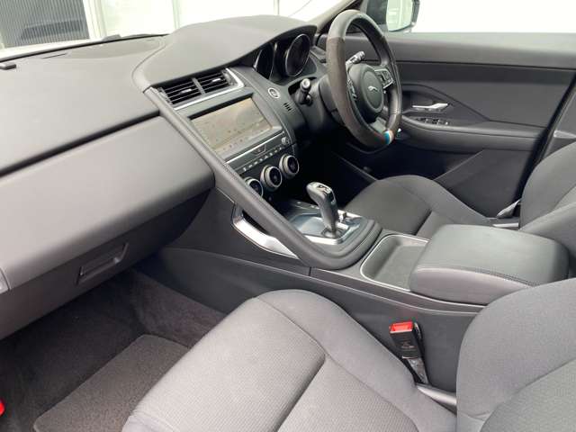 Jaguar E-Pace 12