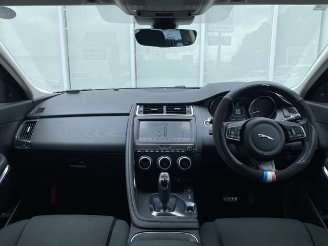 Jaguar E-Pace 2