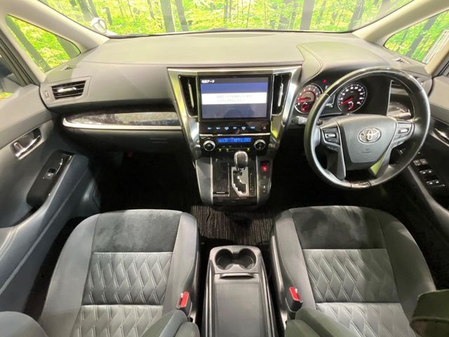 Toyota Vellfire 2