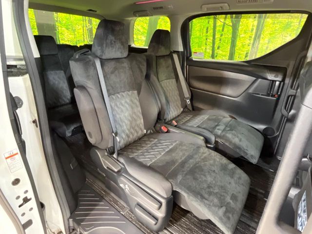 Toyota Vellfire 9