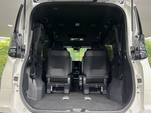 Toyota Voxy 12