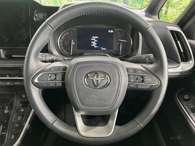 Toyota Voxy 13