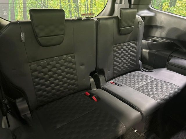 Toyota Voxy 11